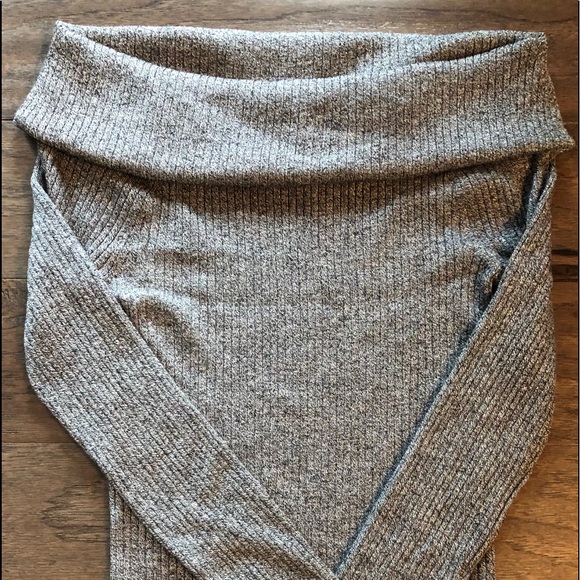 Jennifer Lopez Off Shoulder Grey Sweater Medium - Picture 1 of 5